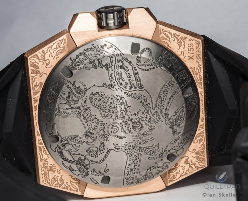 Linde Werdelin Oktopus Moon Tattoo back engraving