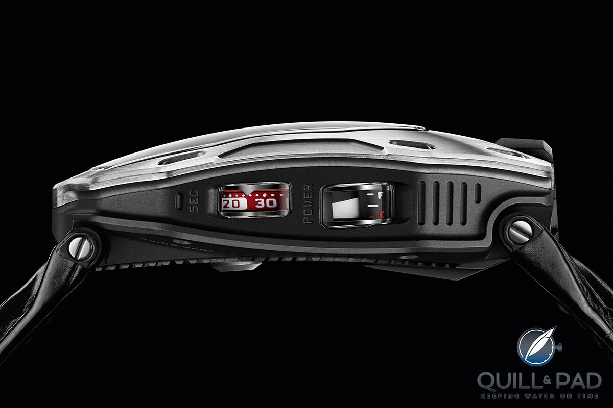 Seconds and power reserve indications on the case band of the UR-105M