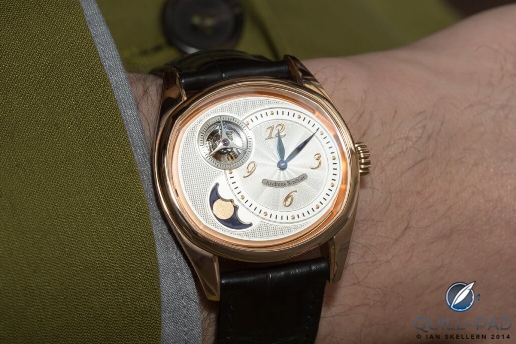 Sauterelle à Lune Perpétuelle fitting very nicely on the wrist of the yours truely