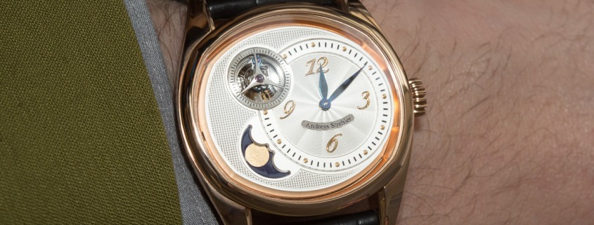 Sauterelle à Lune Perpétuelle fitting very nicely on the wrist of the yours truely