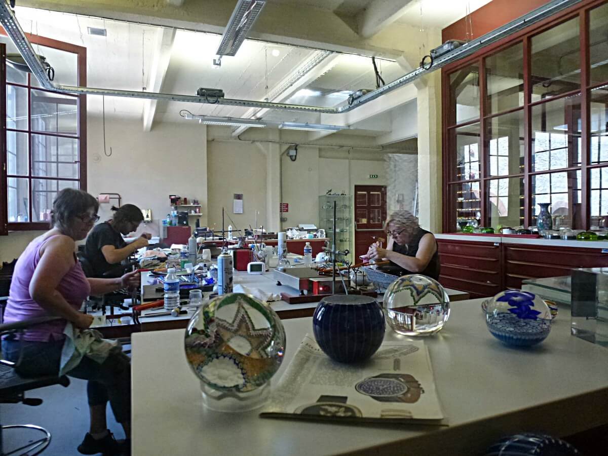 Artisans in the Hermès crystal paperweight department