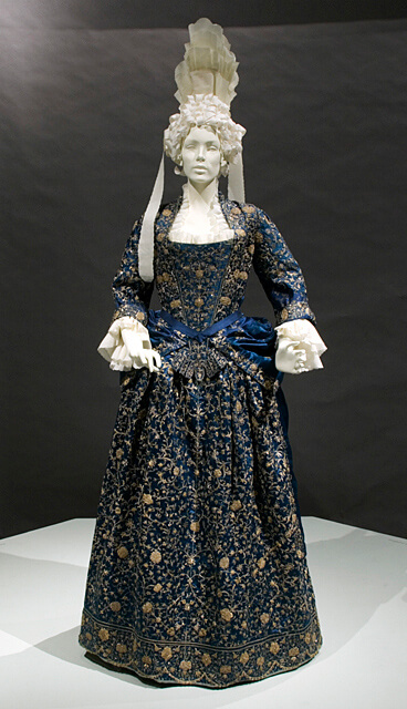 Womans_Mantua