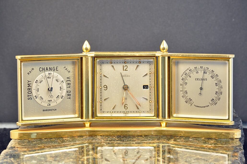 Angelus desk weather station; separate dials anddisplays were a common feature of the brand