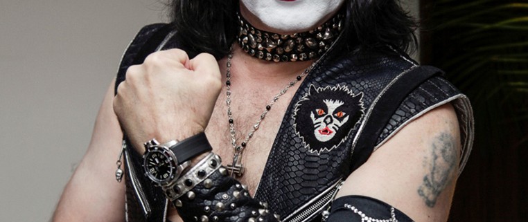 Eric Singer dressed for work