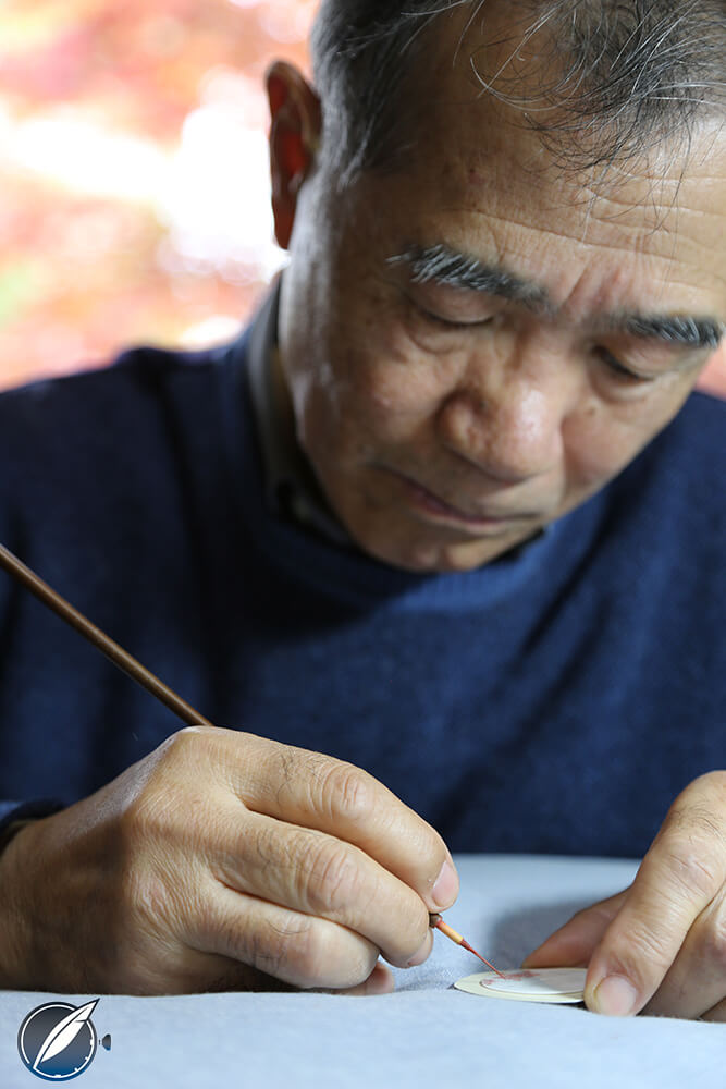 7.Hermes_Koma-Kurabe_Buzan-Fukushima-at-work_close-up Buzan Fukushima painting the Hermès Koma Kurabe dials