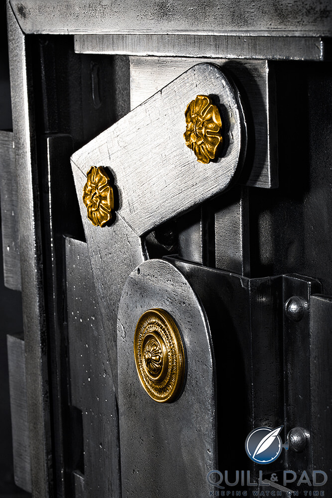 Detail of the massive steel work in the door mechanism of the Döttling Morosini safe