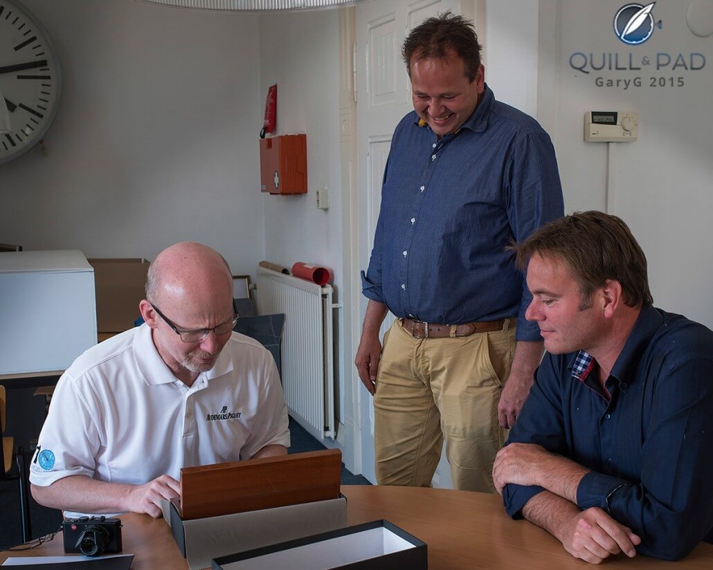GaryG sees his One Hertz for the first time (photo Edwin H)