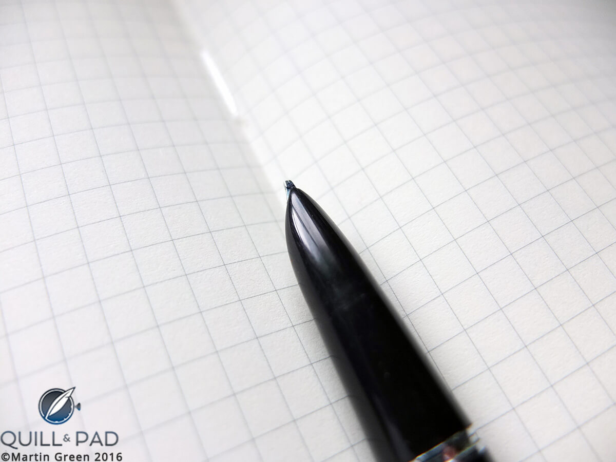 Flat nib of the Parker 21 fountain pen