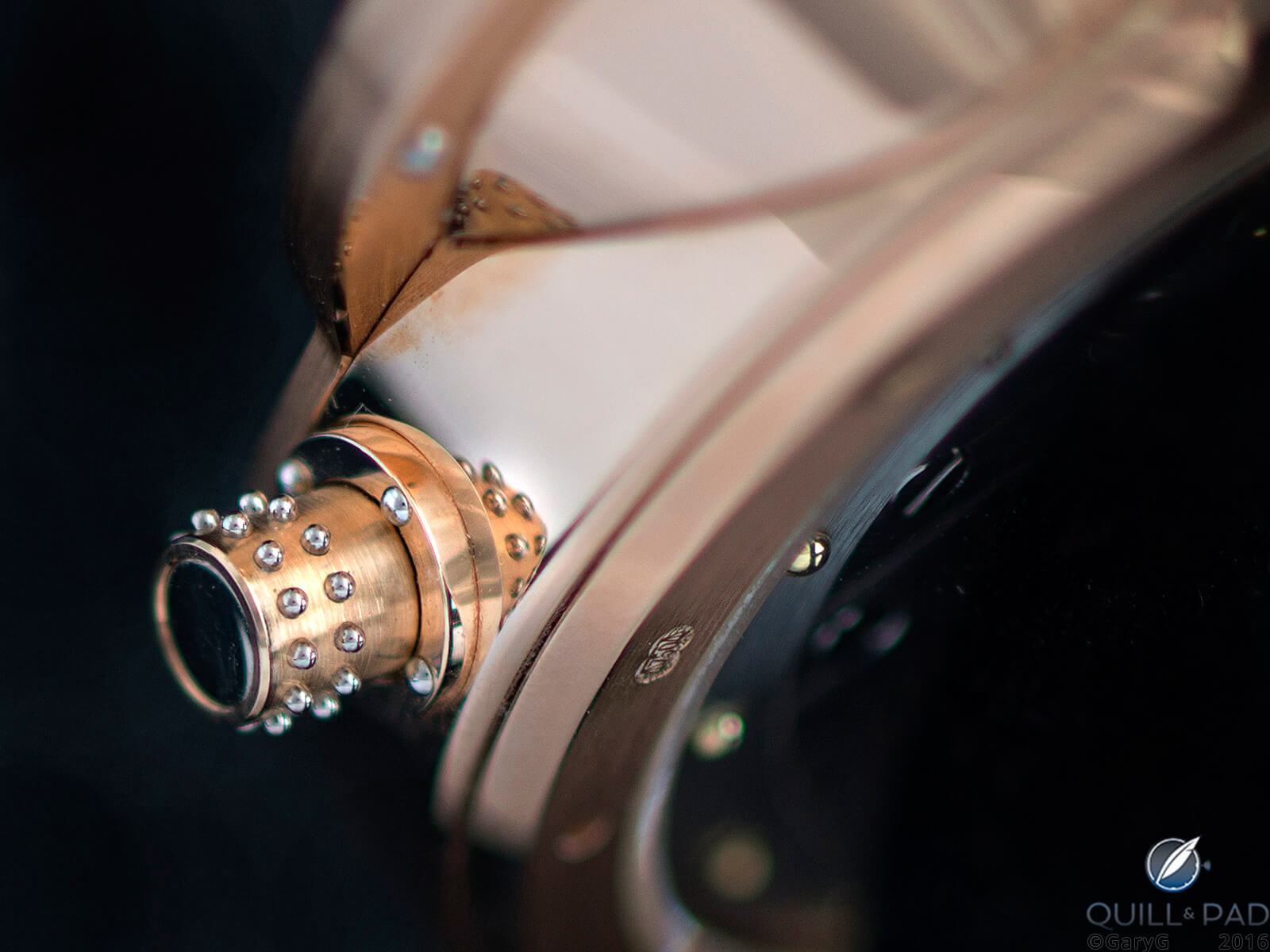 Riveted crown of the Vianney Halter Antiqua