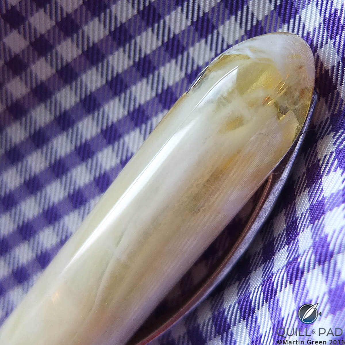 Marble-like resin on the Visconti Van Gogh fountain pen