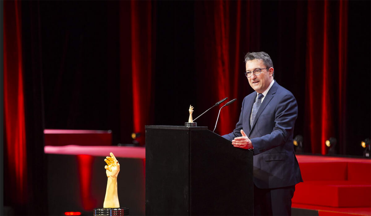 Czapek & Cie CEO Xavier de Roquemaurel accepting the Public Prize at the 2016 Grand Prix d’Horlogerie de Genève