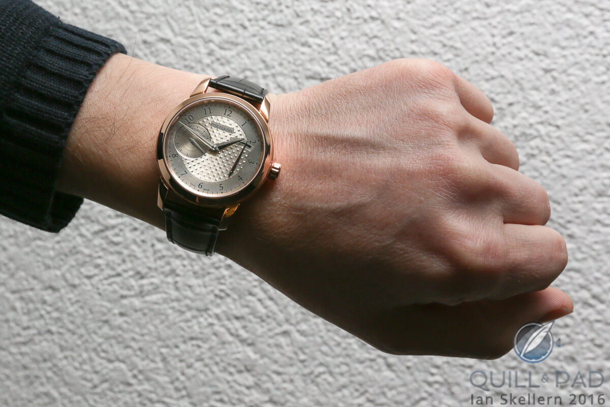 Oscillon l’Instant de Vérité on the wrist