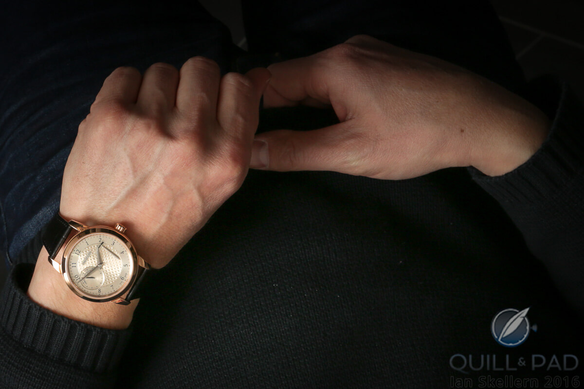 Oscillon l’Instant de Vérité on the wrist