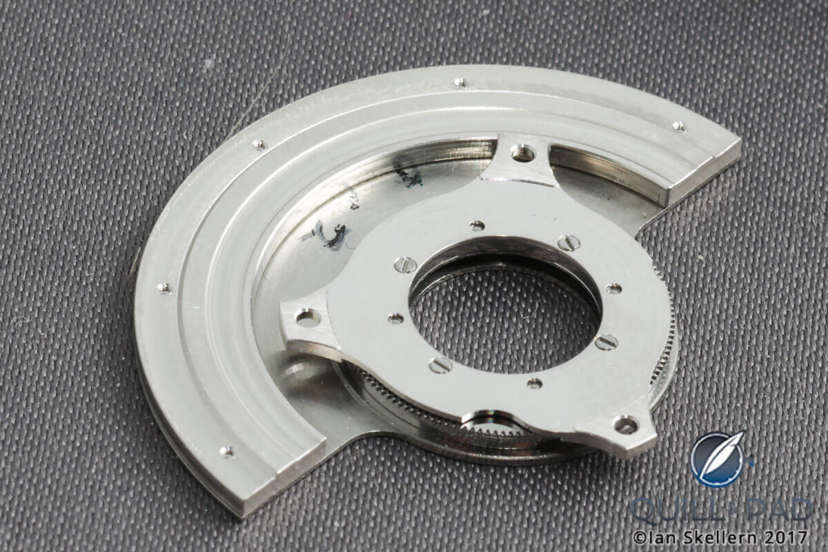 A ball-less bearing supports the automatic winding rotor on Agenhor's AgenGraphe