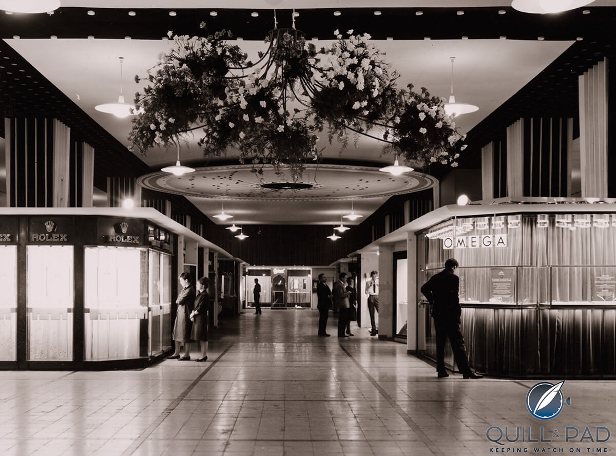 A look inside the main fair hall of the 1960 Basel fair: eternal competitors, the booths of Rolex and Omega are clearly visible across from each other (photo courtesy MCH Messe Basel)