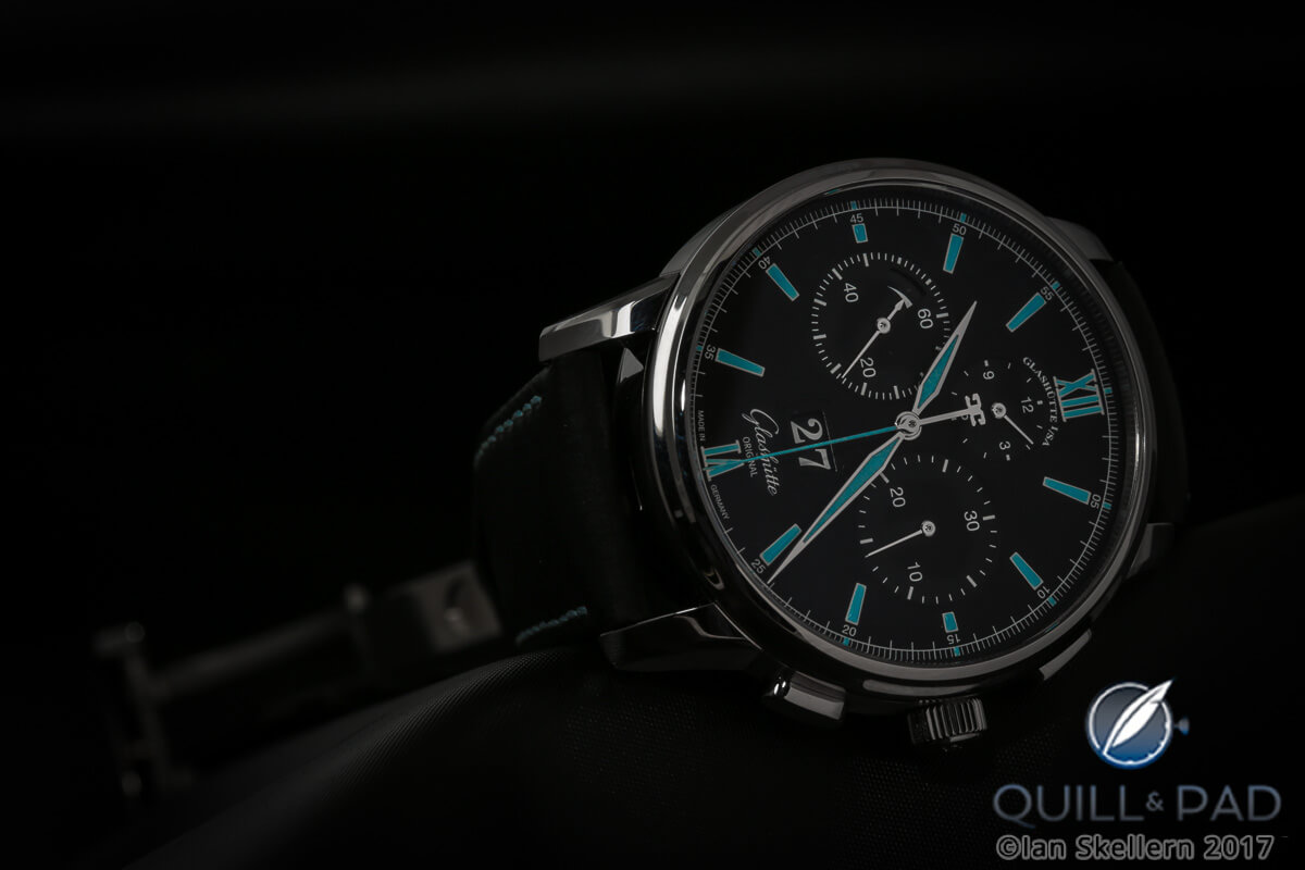 Glashütte Original Senator Chronograph Panorama Date lume shot