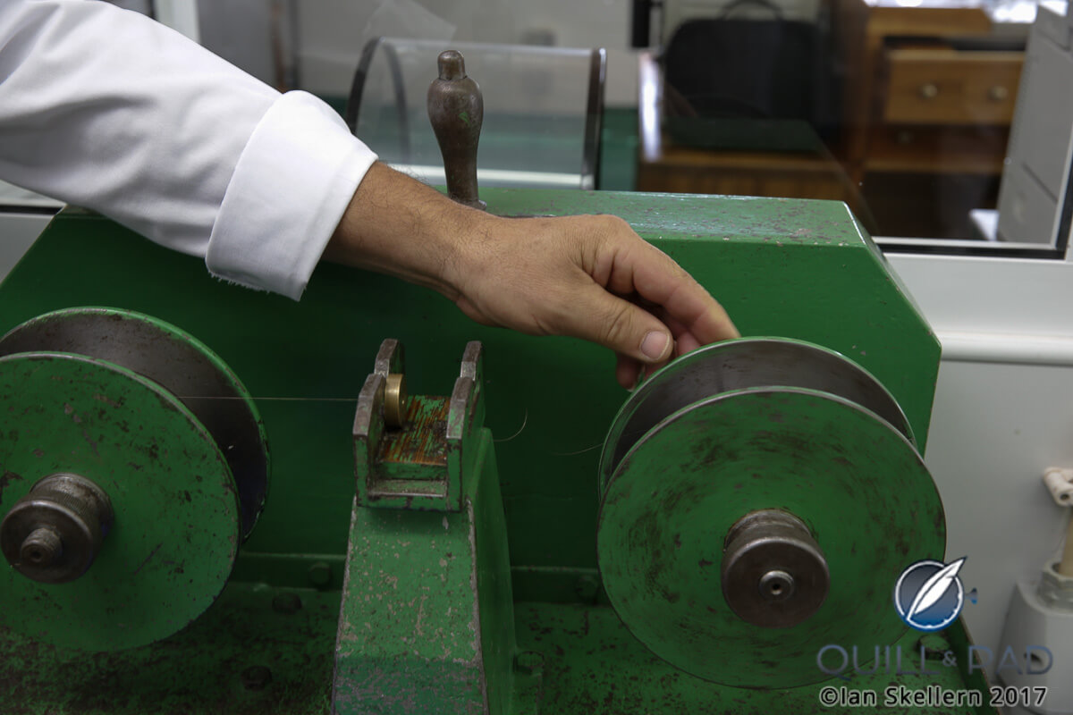 Drawing the 18-karat gold into ever finer wire at Eleuterio
