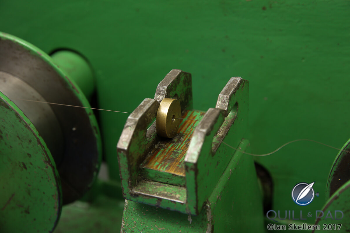 Drawing the 18-karat gold into ever finer wire at Eleuterio