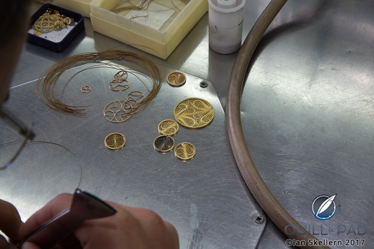 An Eleuterio artisan at work