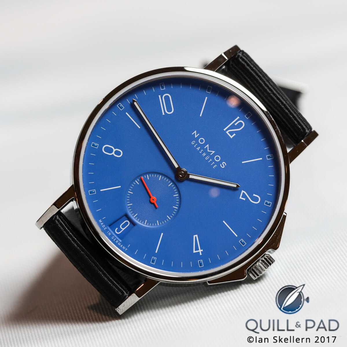 Nomos Glashütte Ahoi Datum Signalblau