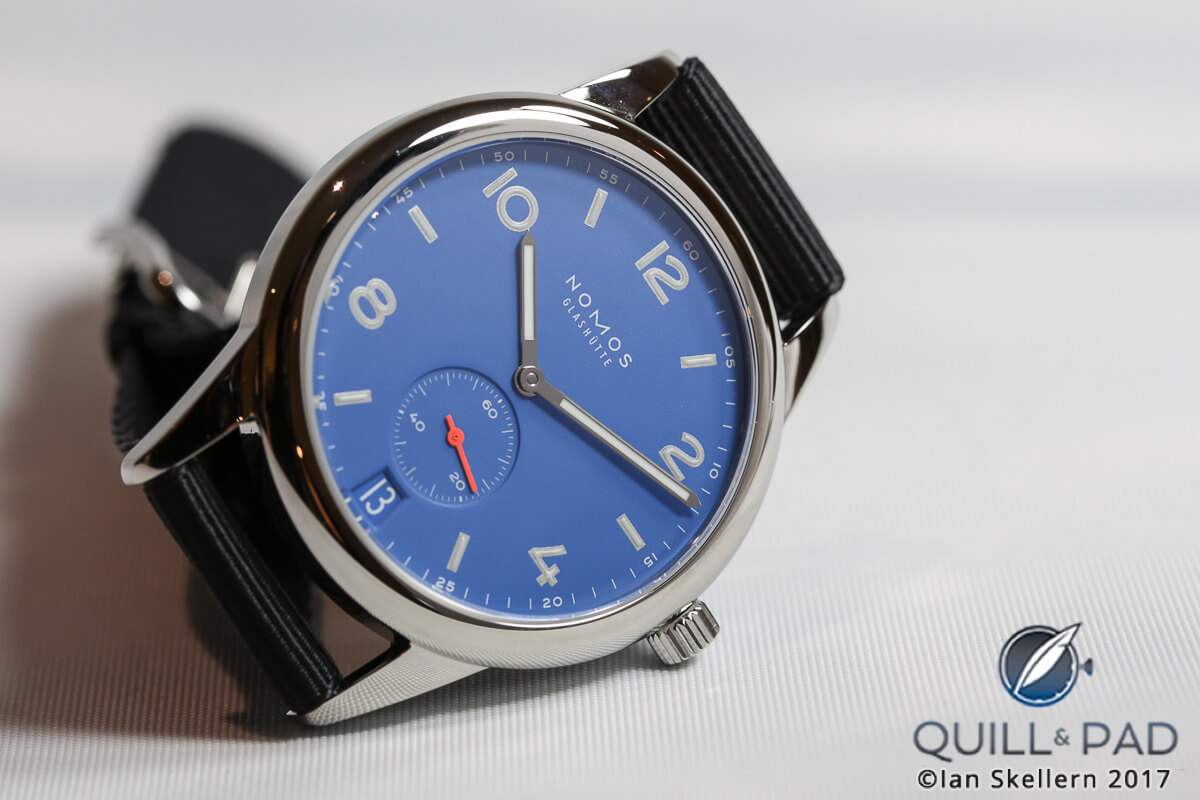 Nomos Glashutte Club Automat Datum signalblau