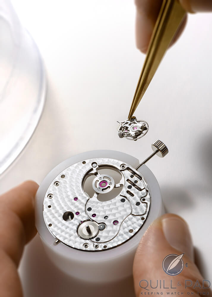 Inserting the flying tourbillon regulator to the Piaget Caliber 670P