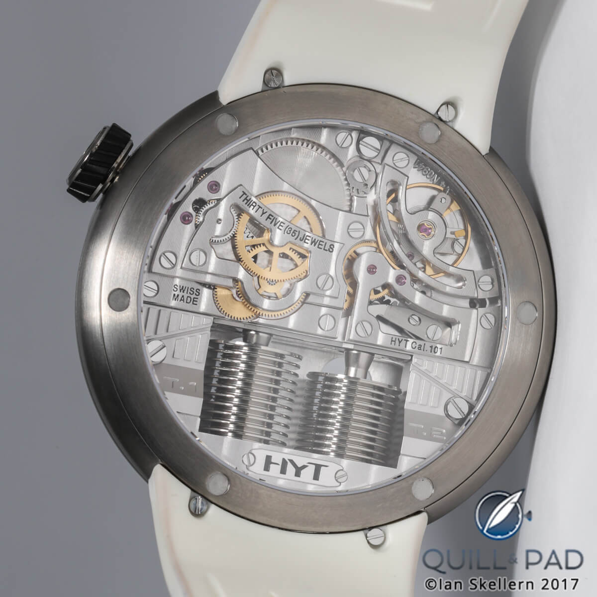 Through the display back to the movement of the HYT H0