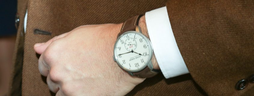 Ulysse Nardin Marine Torpilleur Military with eggshell-colored dial on the wrist