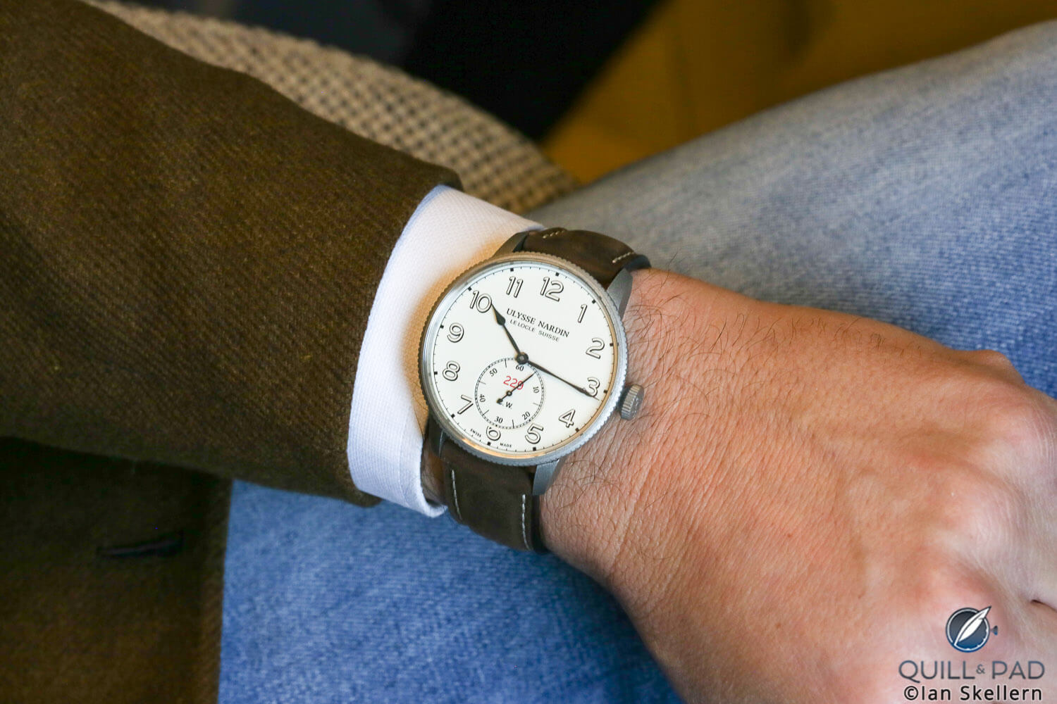 Ulysse Nardin Marine Torpilleur Military with eggshell-colored dial on the wrist