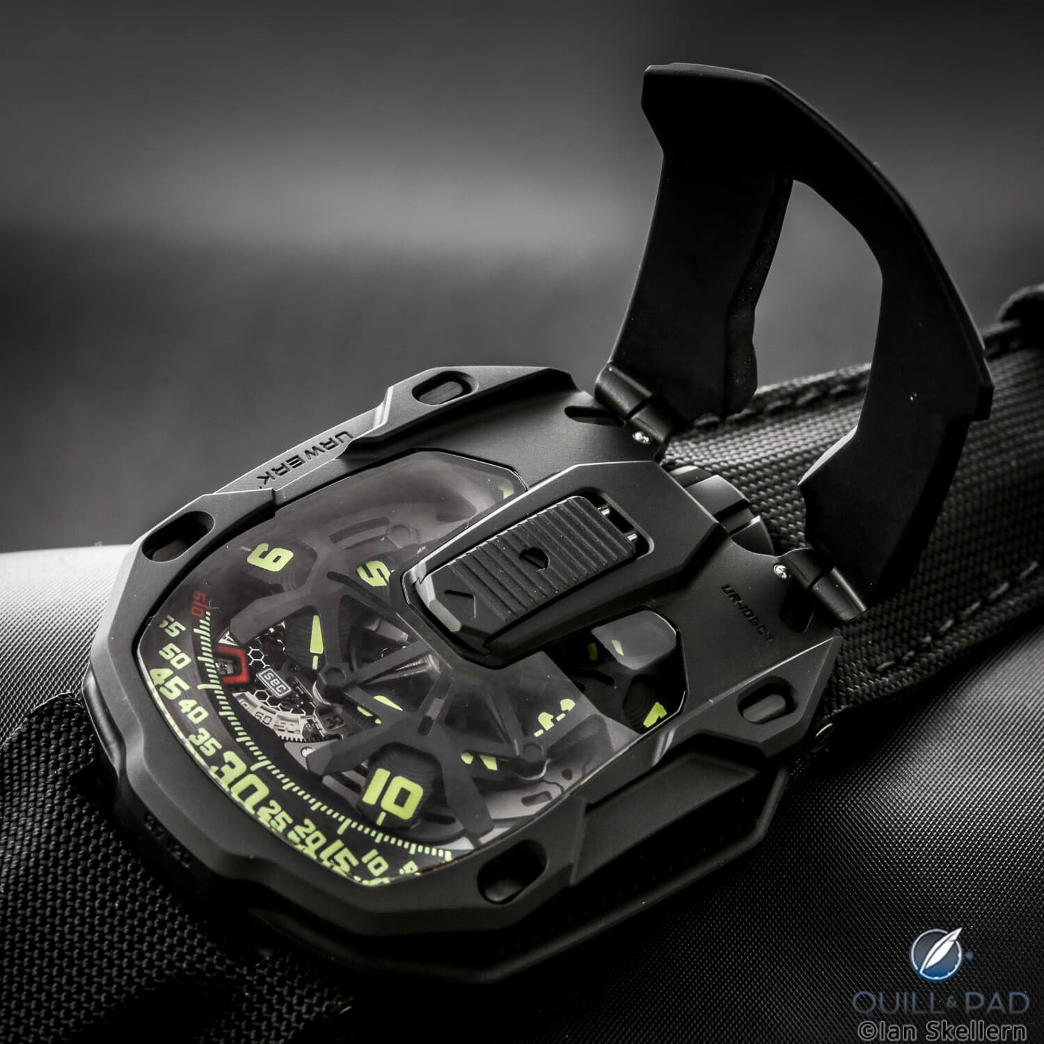Urwerk UR-105 CT with flip up cover