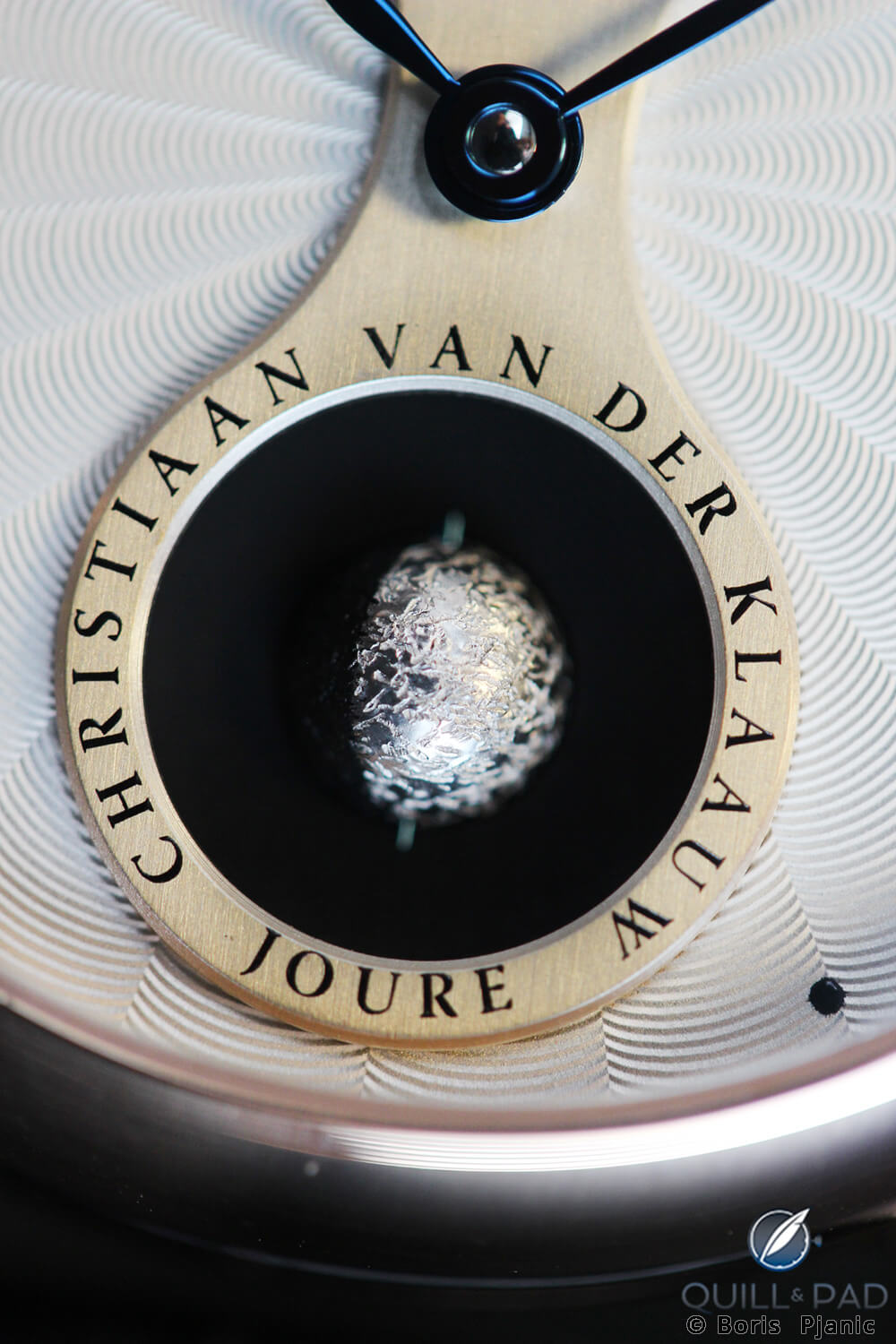 Three-dimensional moon on the Christiaan van der Klaauw Real Moon Tides