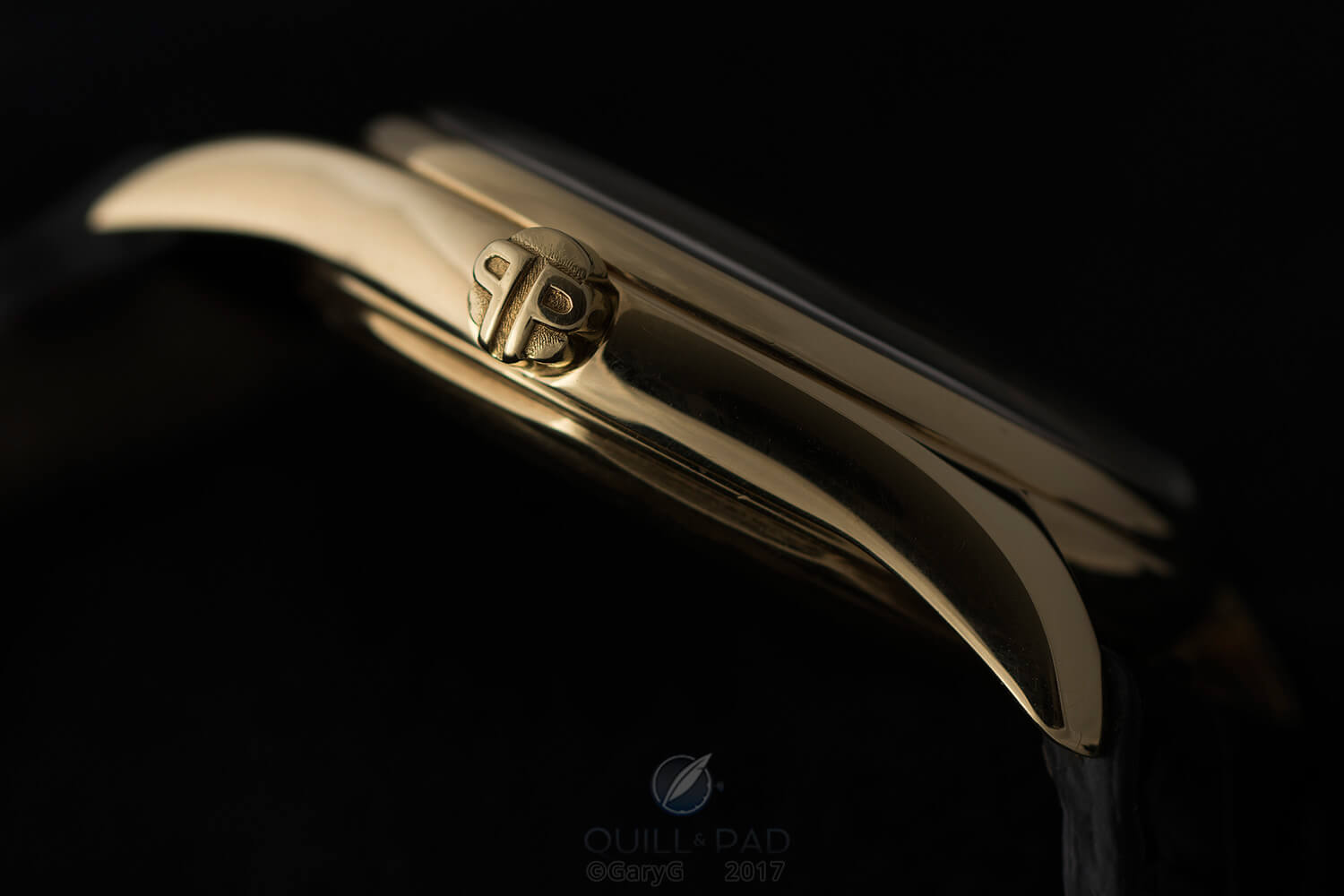 Correct and lovely: signature PP crown, Patek Philippe Reference 2526