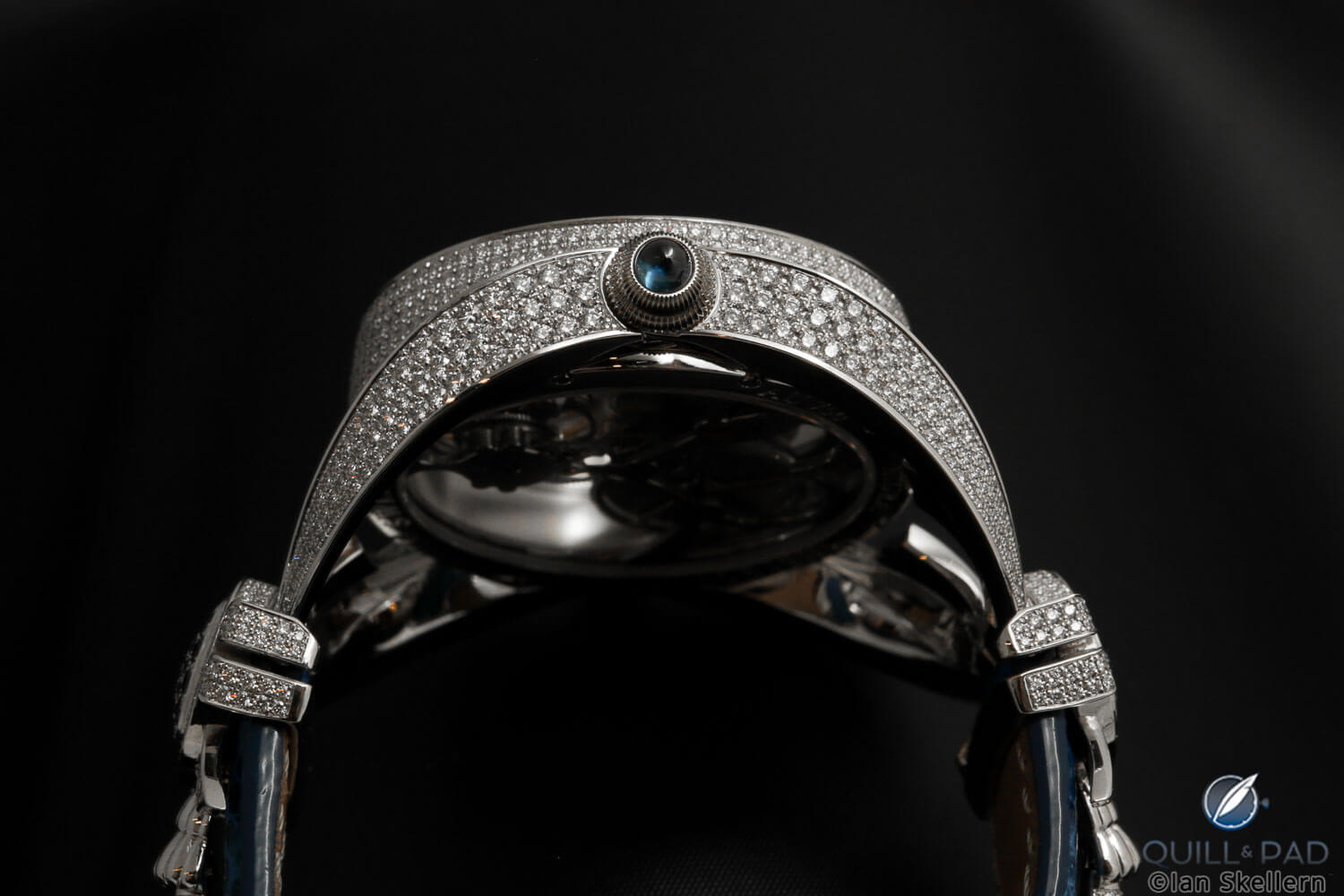 Articulate lugs of the Giberg Niura Flying Tourbillon