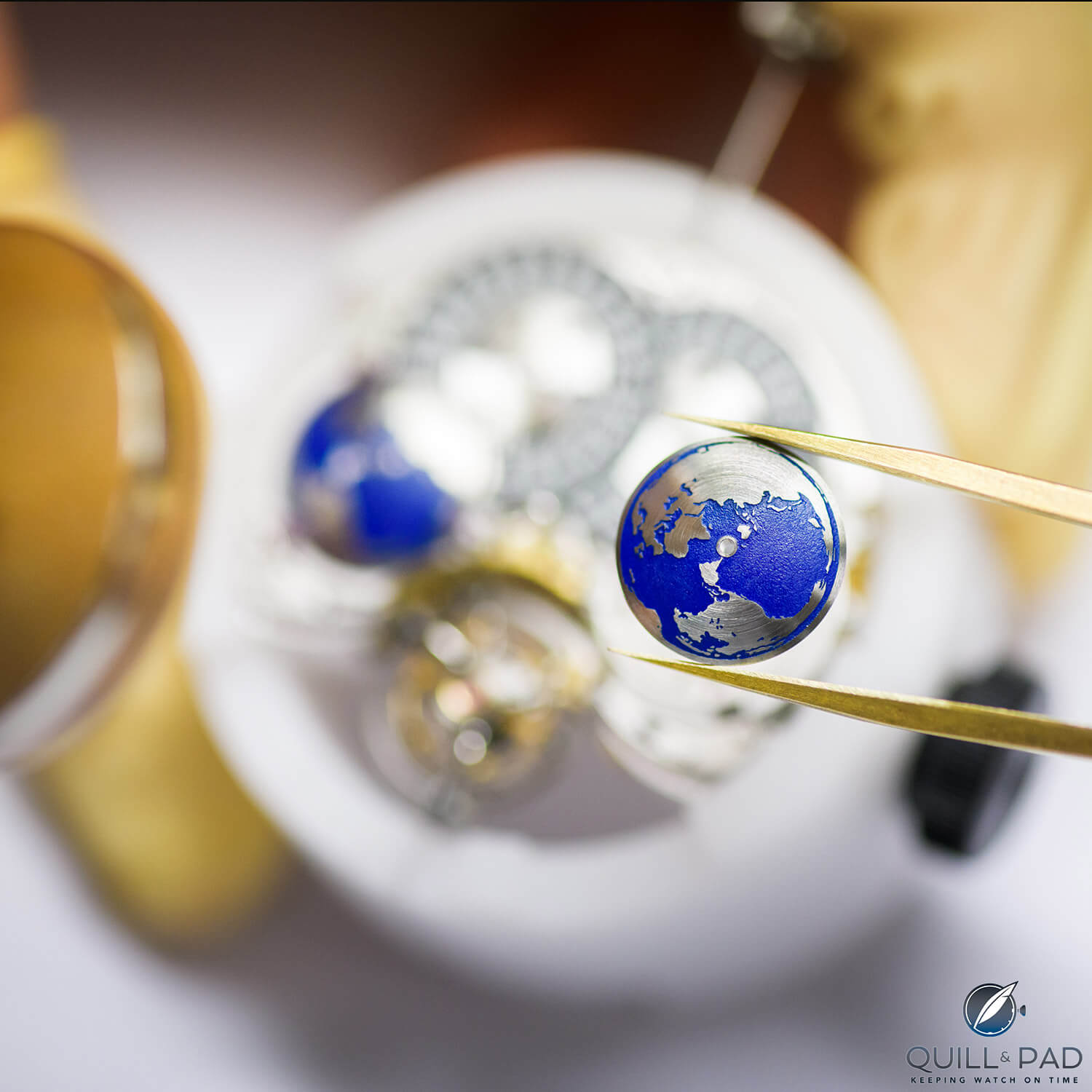 Assembling a hemispherical indicator of the Edouard Bovet Flying Tourbillon