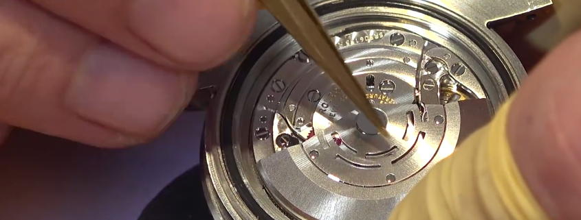 Ever wondered what the inside of a Rolex Submariner looks like, then (sensibly) thought better of it? Well wonder no more. The Watches TV has teamed up with The Naked Watchmaker, Peter Speake-Marin, to take a modern Rolex Submariner completely apart – diving right into this famous diver’s watch.