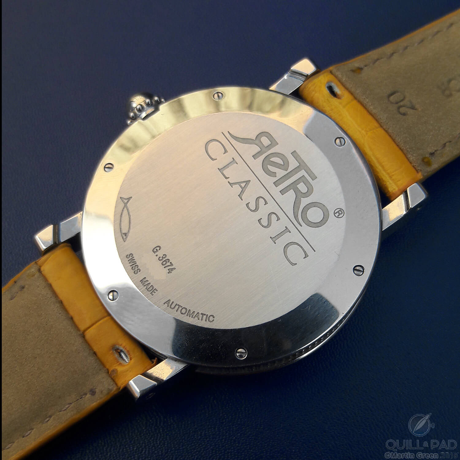 Solid back of the Gérald Genta Retro Classic