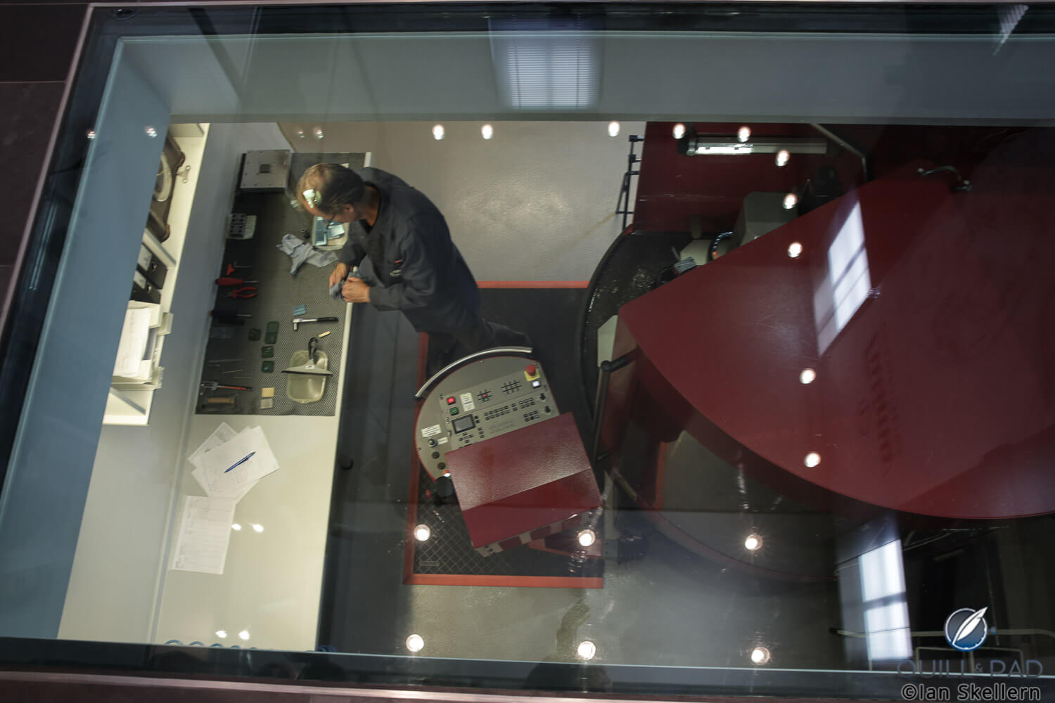 Glass floor in the Tutuma reception area in Glashütte