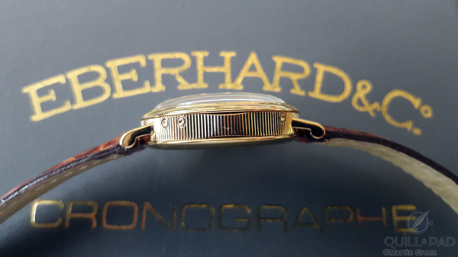 Coin edge caseband of the Vintage Eberhard & Co. Les Quantiemes