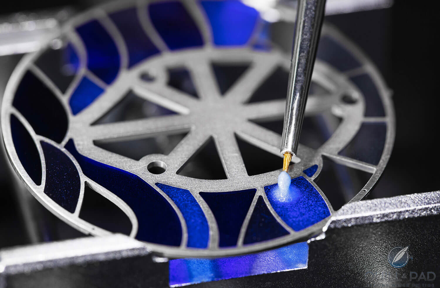 Vacheron Constantin Enameling the dial of the Métiers d’Art Les Aérostiers – Bagnols 1785(photo courtesy Vacheron Constantin/Johann Sauty)