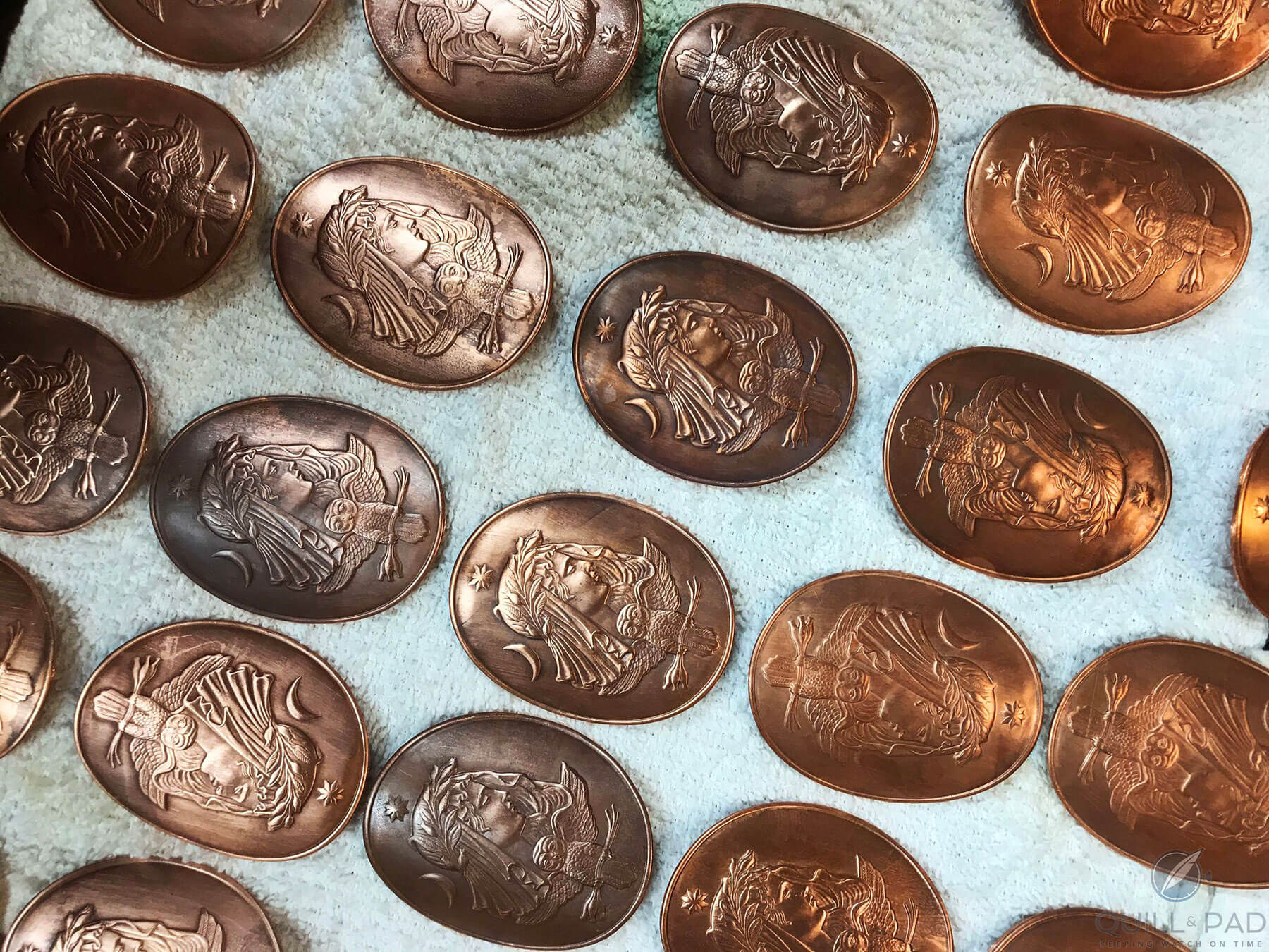 Engraved lables of the Roam Napa Sleeping Lady Cabernet Sauvignon 2015 (image courtesy www.roam.com)