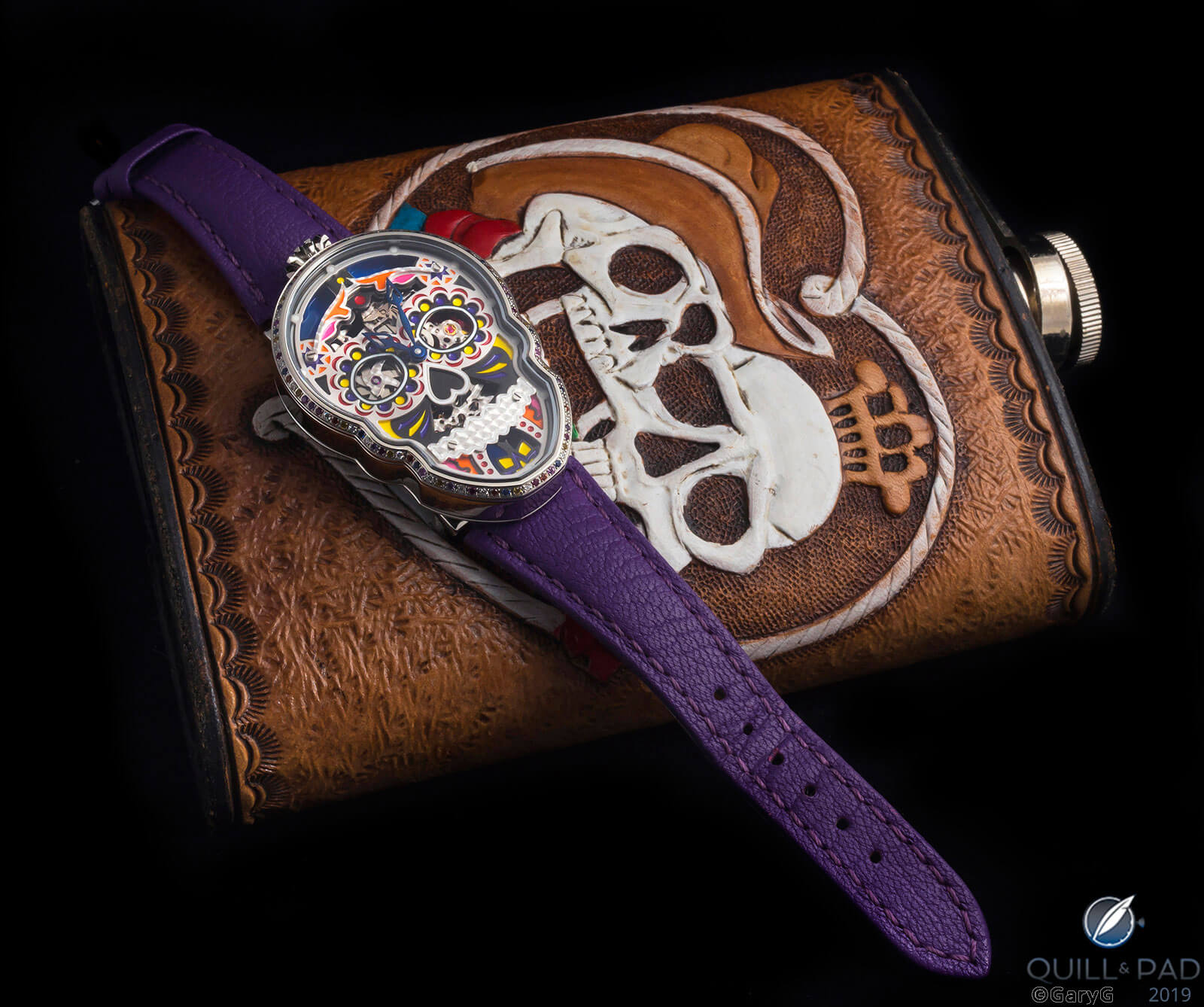 Skulls galore: Fiona Krüger Petit Skull and skeleton flask