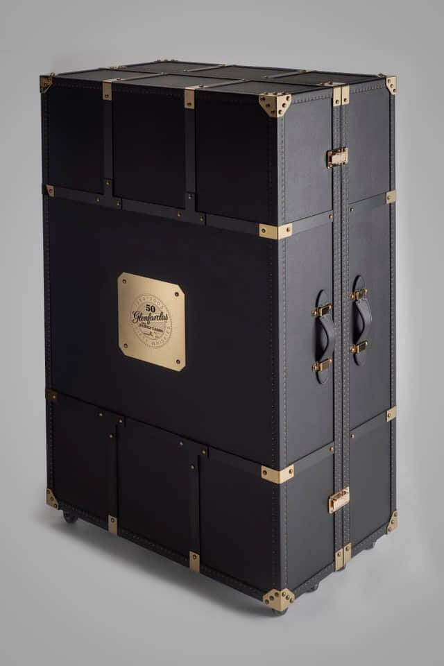 Glenfarclas Family Cask Trunk closed