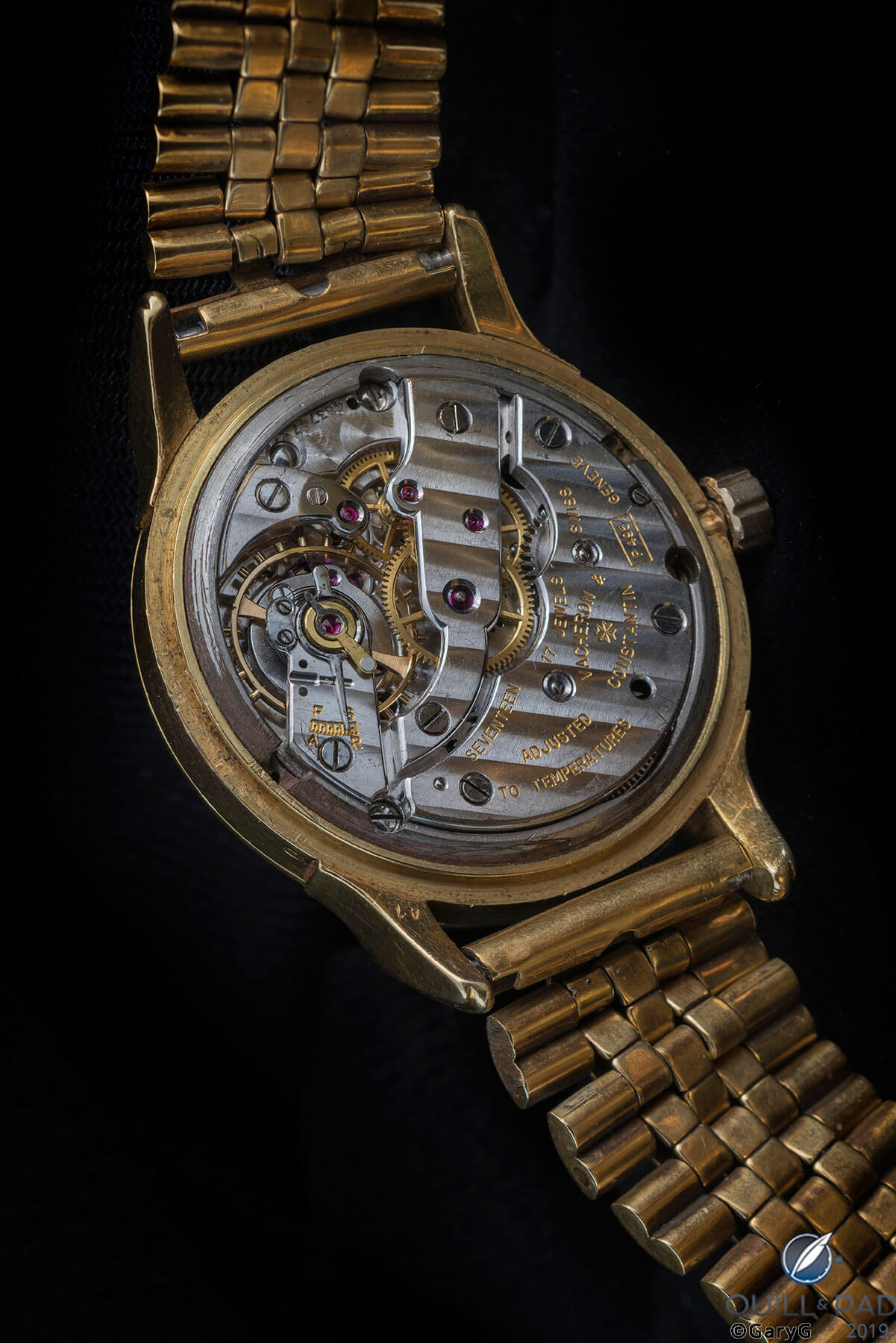 Vintage feel: rear view of Reference 4560 and its associated bracelet